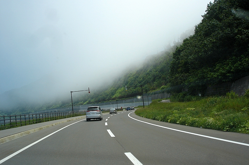 知床岬への道